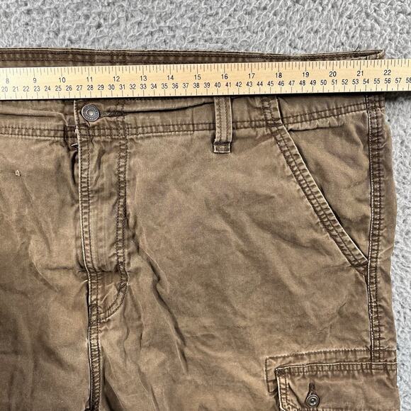 LEVIS CARRIER CARGO SHORTS MENS 42 BROWN FITS 44” WAIST 11” INSEAM POCKETS HIKE - Picture 7 of 8
